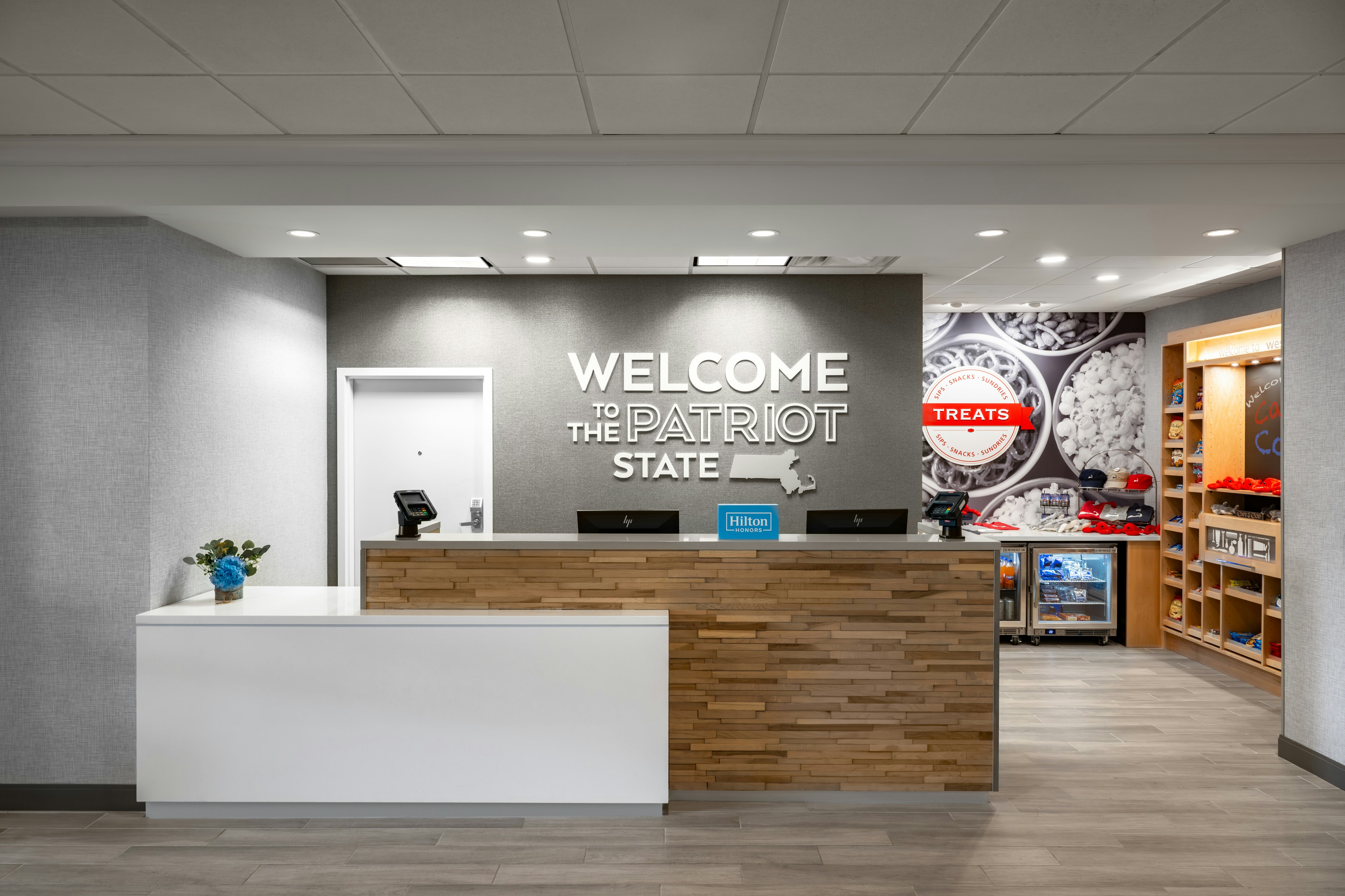 Hampton Inn & Suites Cape Cod-West Yarmouth 1/16