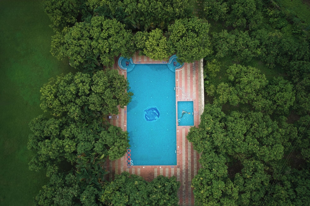 Lords Resorts Sasan Gir 18/36
