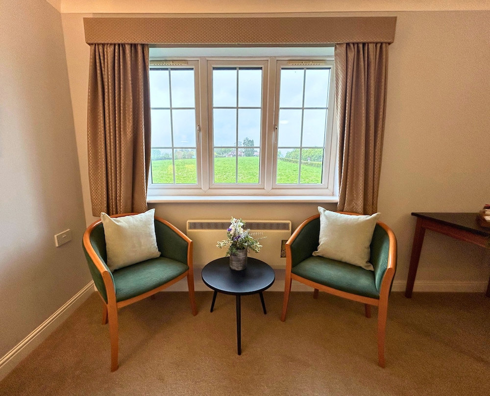 New Forest Lodge 24/37