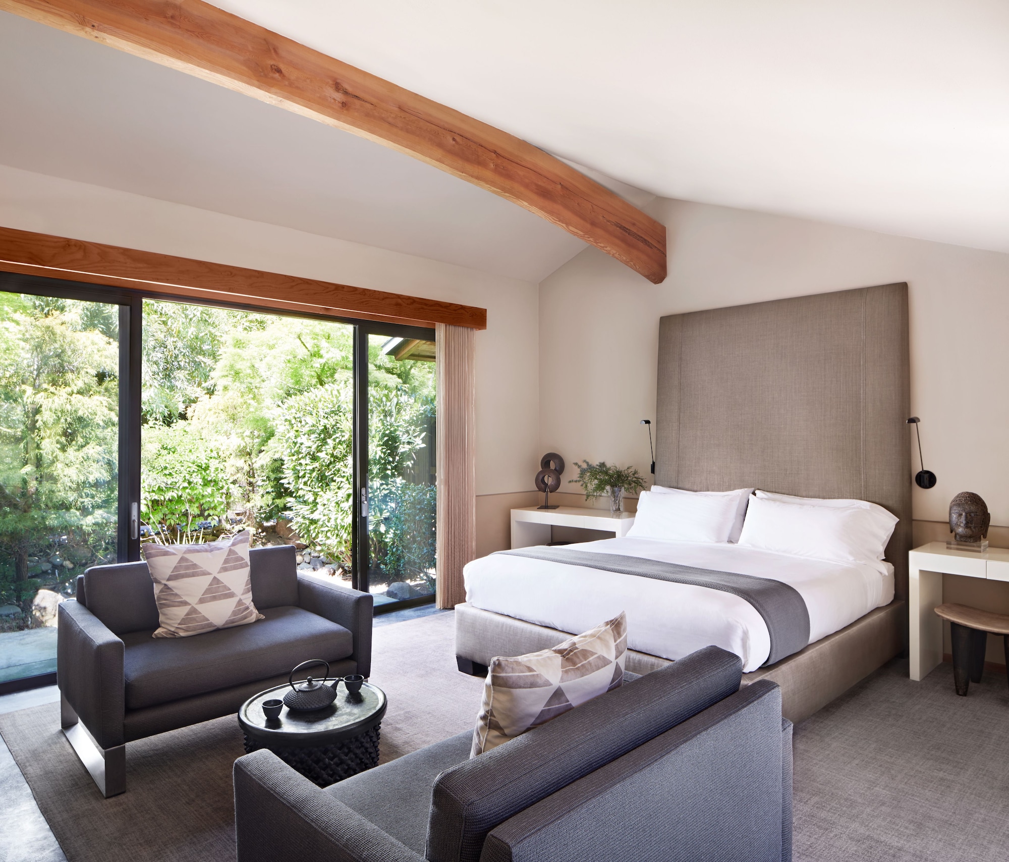 Suite, King Bed, Creek Side