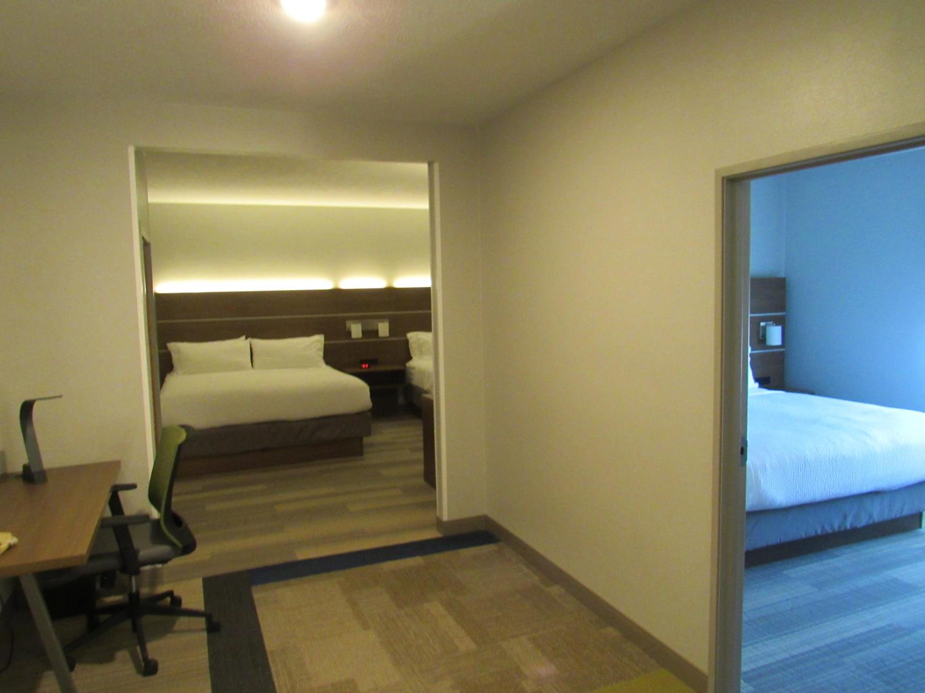 جناح بسرير كينج بغرفتي نوم، Holiday Inn Express and Suites Lincoln South 4/10