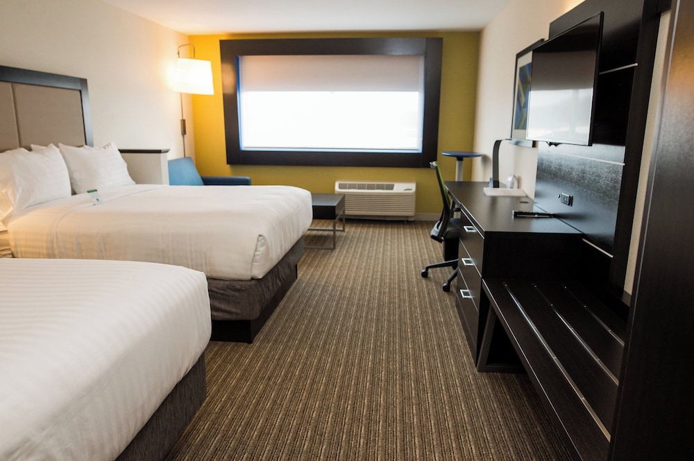 Suite, 2 Queen Beds 2/4