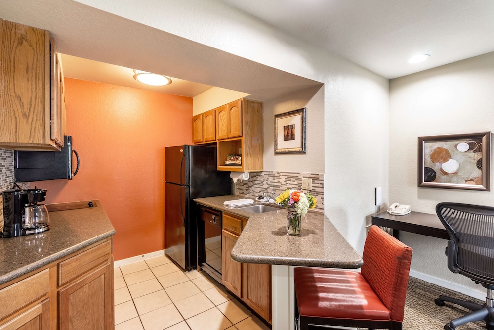 Sonesta ES Suites Torrance Redondo Beach 36/56
