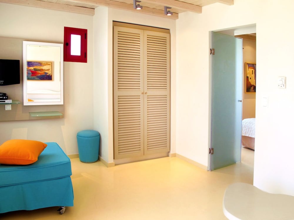 Iria Beach art hotel 48/69