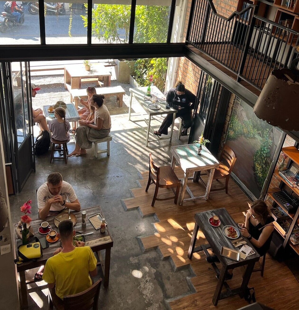 Hobnob Hostel - Adults Only 33/40