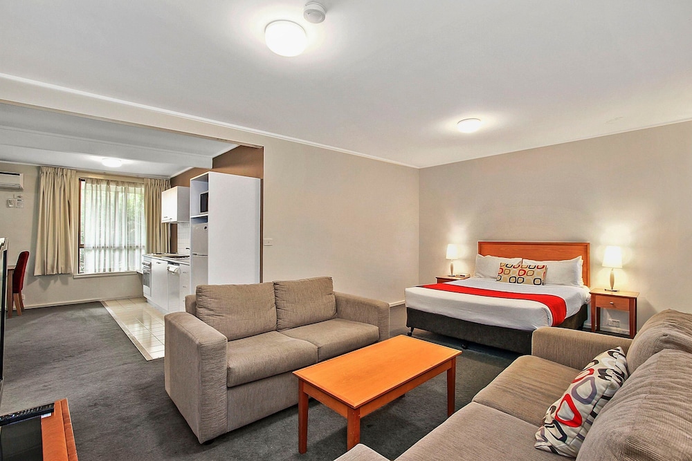 Knox International Hotel and Apartments 17/24