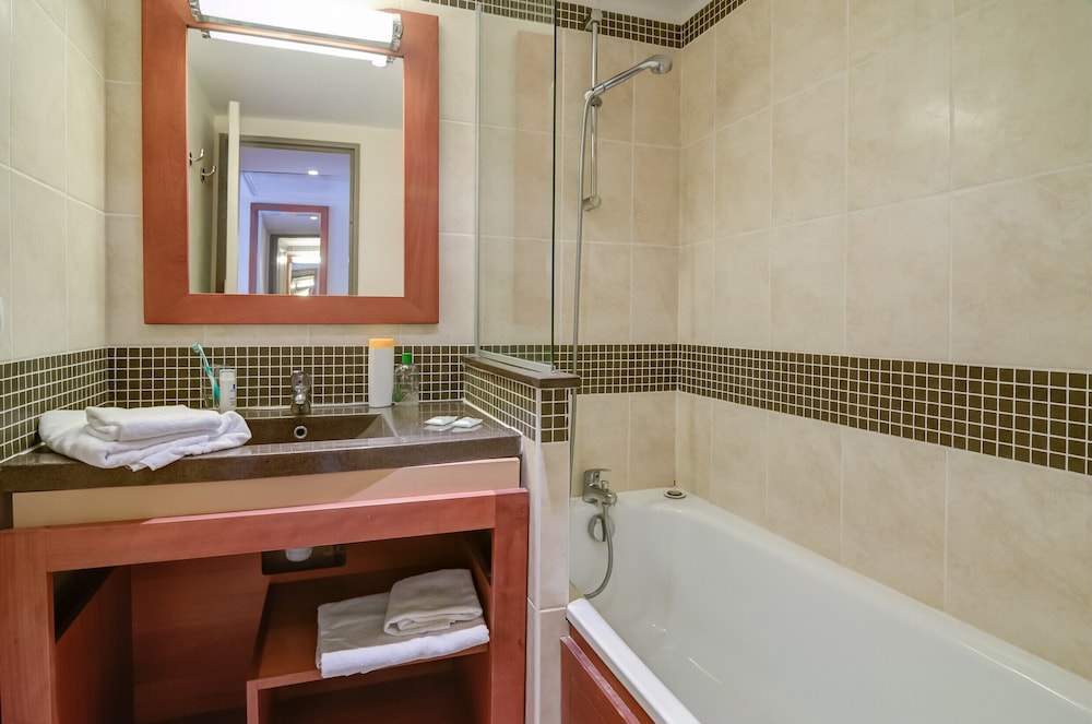 SOWELL HOTELS Ardeche 49/50