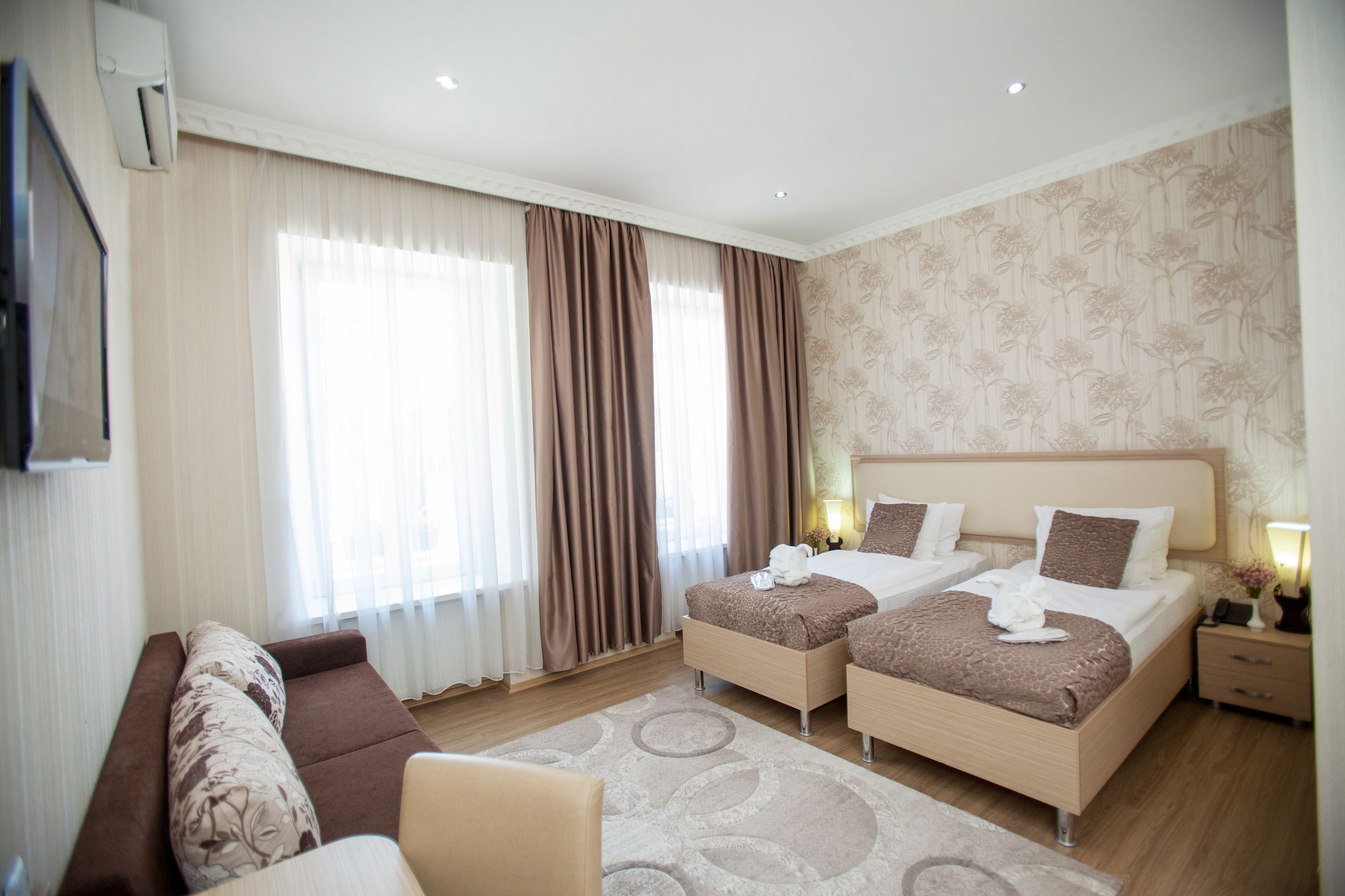 JUNIOR SUITE