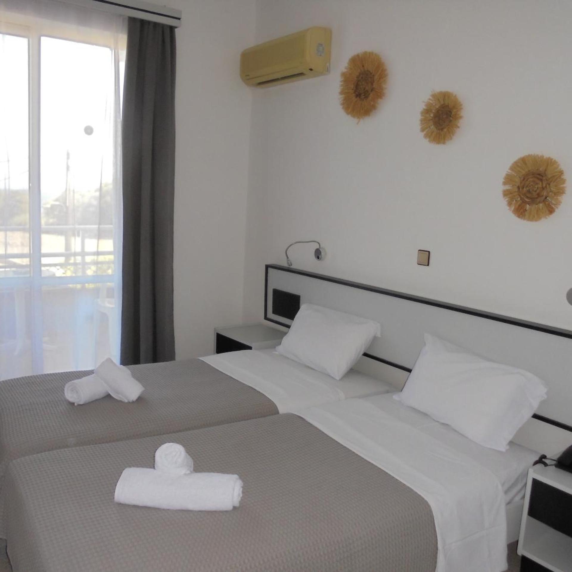 ROOM, DOUBLE OR TWIN BED, GARDEN VIEW