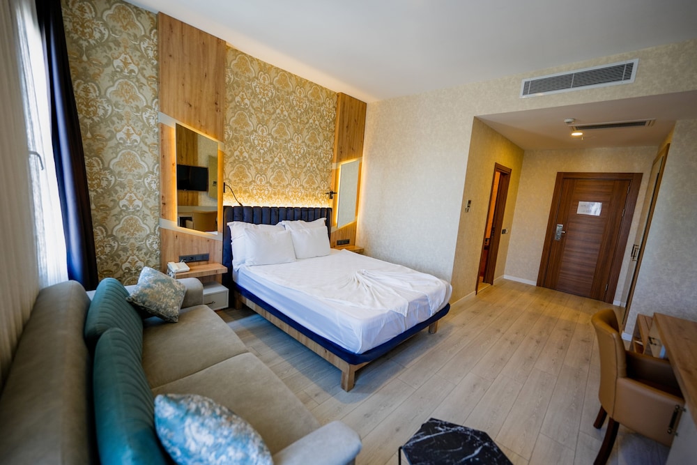 Isnova Hotel 7/32