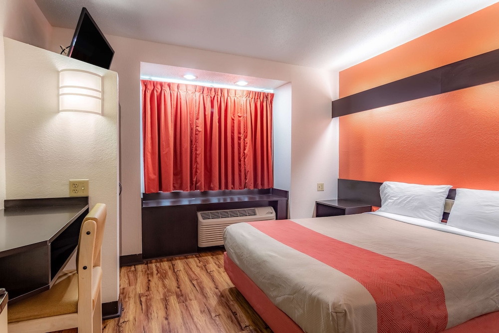 Motel6 Chattanooga, TN - Downtown 16/40