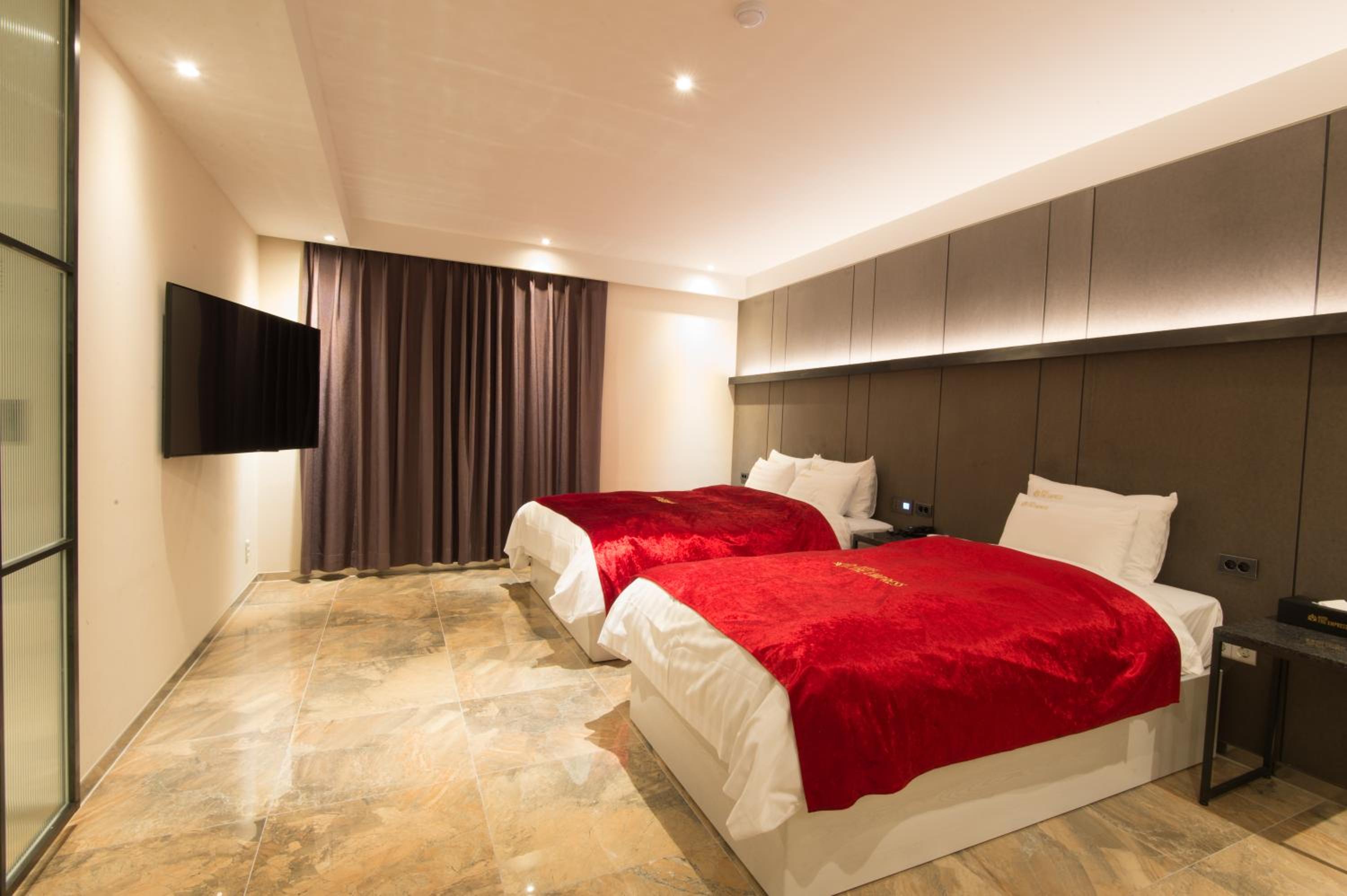 Deluxe, Twin Beds