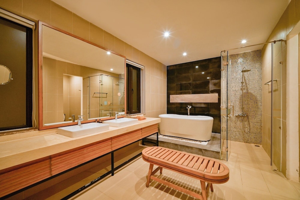 Mercury Phu Quoc Resort & Villas 46/63