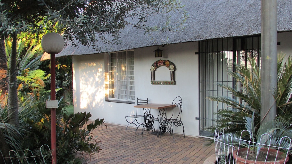 Acacia House Executive Suite 1/16