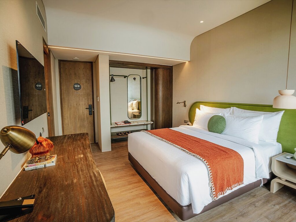 ISLAND, STUDIO, KING BED
