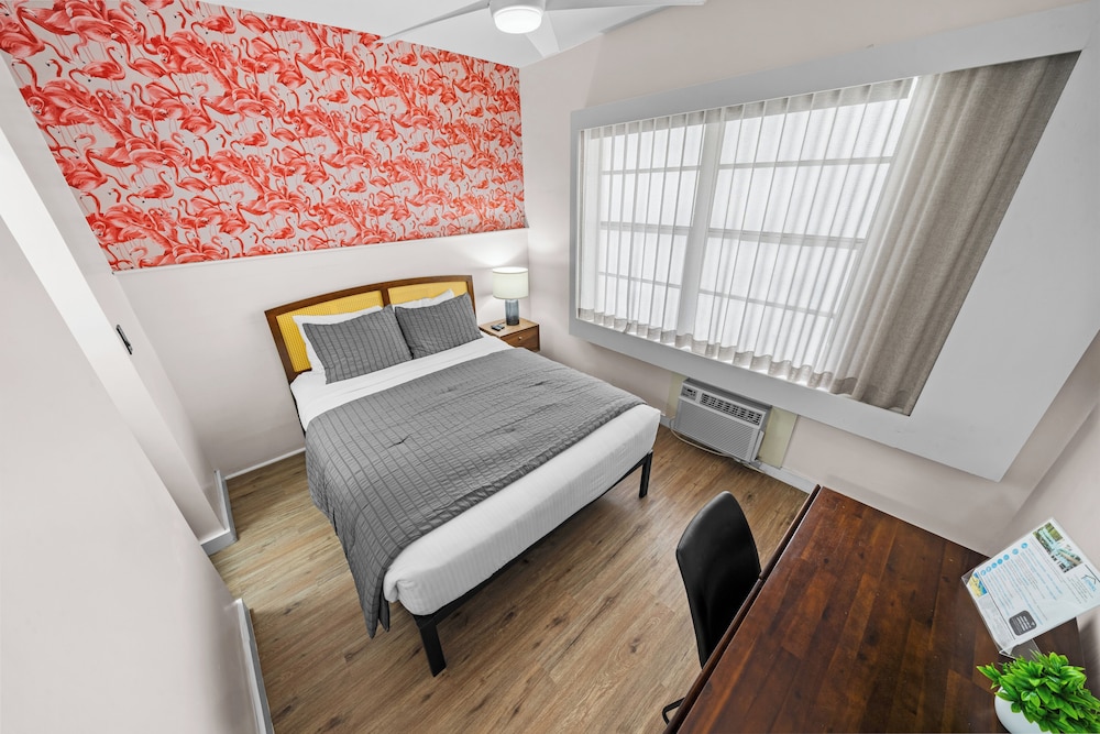 STANDARD, QUEEN BED, ACCESSIBLE