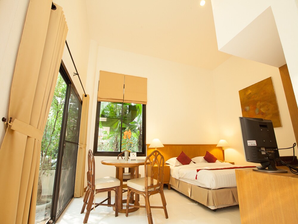 Nern Chalet Beachfront Hotel 14/74