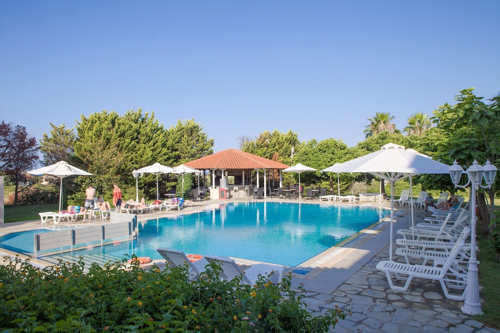 Acrotel Lily Ann Village 7/50