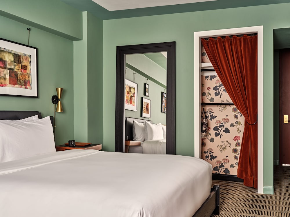 1 BEDROOM, SUITE, KING BED, ACCESSIBLE