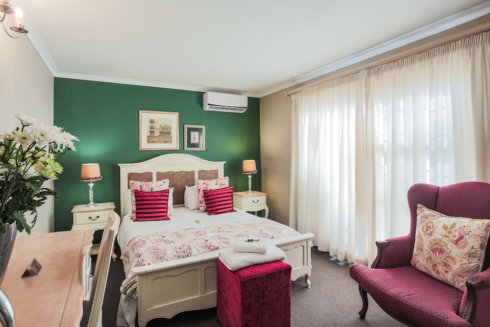 Sunninghill Guest Lodge 13/36