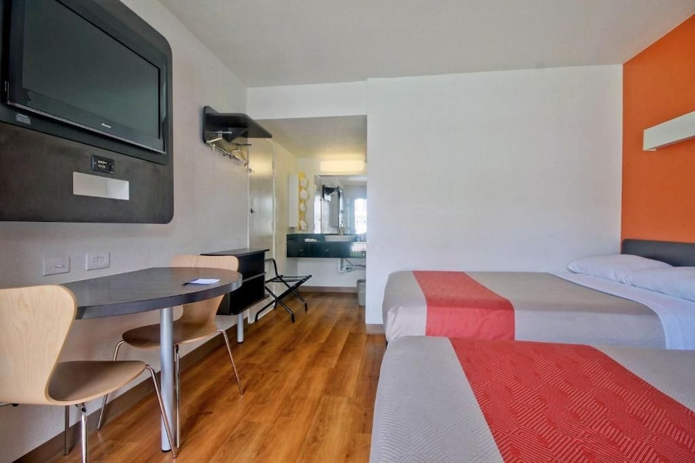 Motel6 Dania Beach, FL 35/59