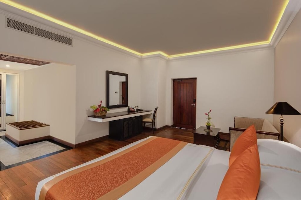 Earls Regency Hotel 16/43