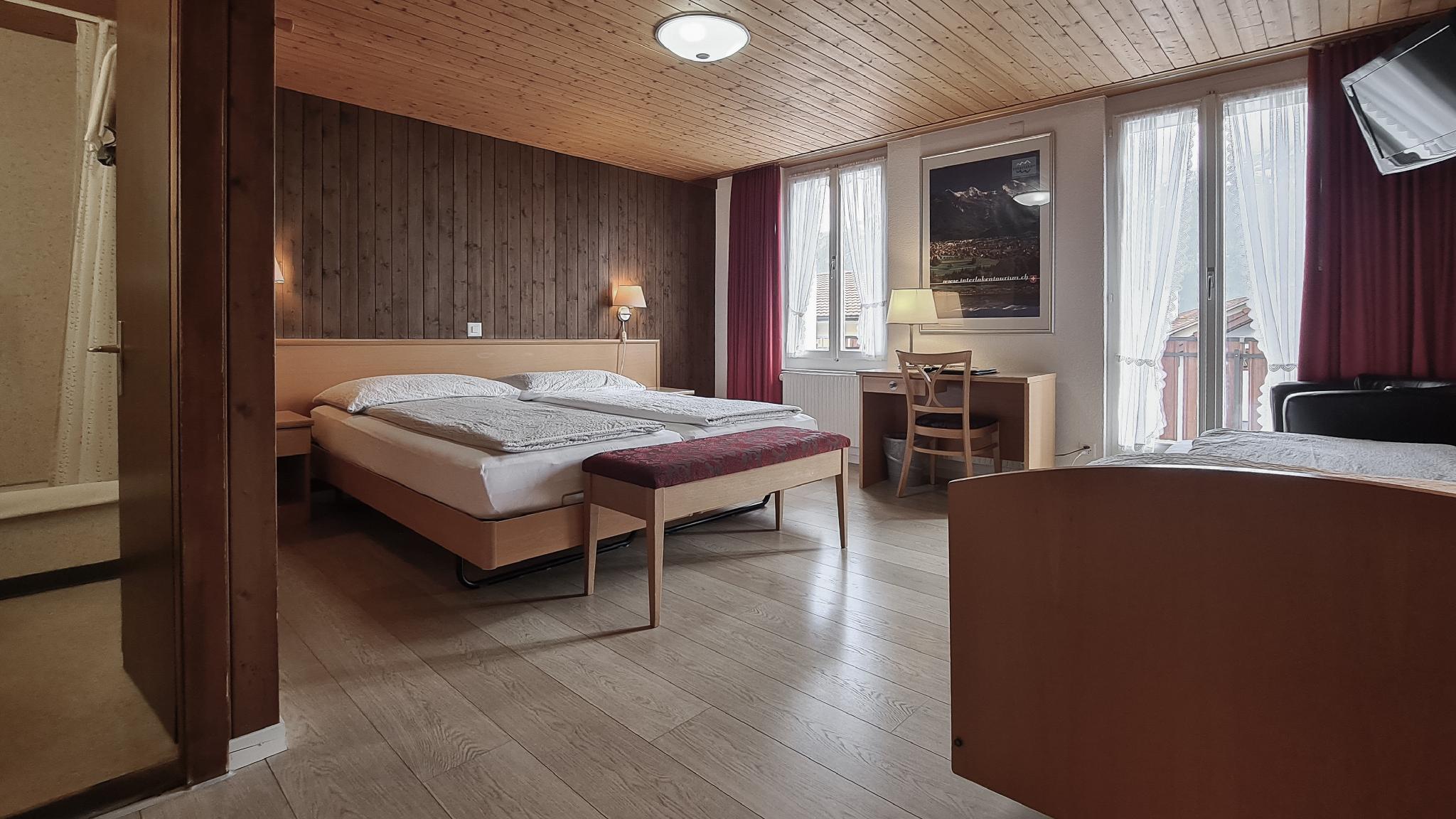 غرفة ثلاثية بثلاثة أسرّة بشرفة، Rossli Hotel 2/3