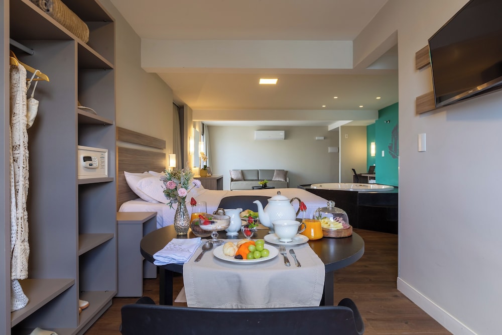 CASTELMAR HOTEL 54/76