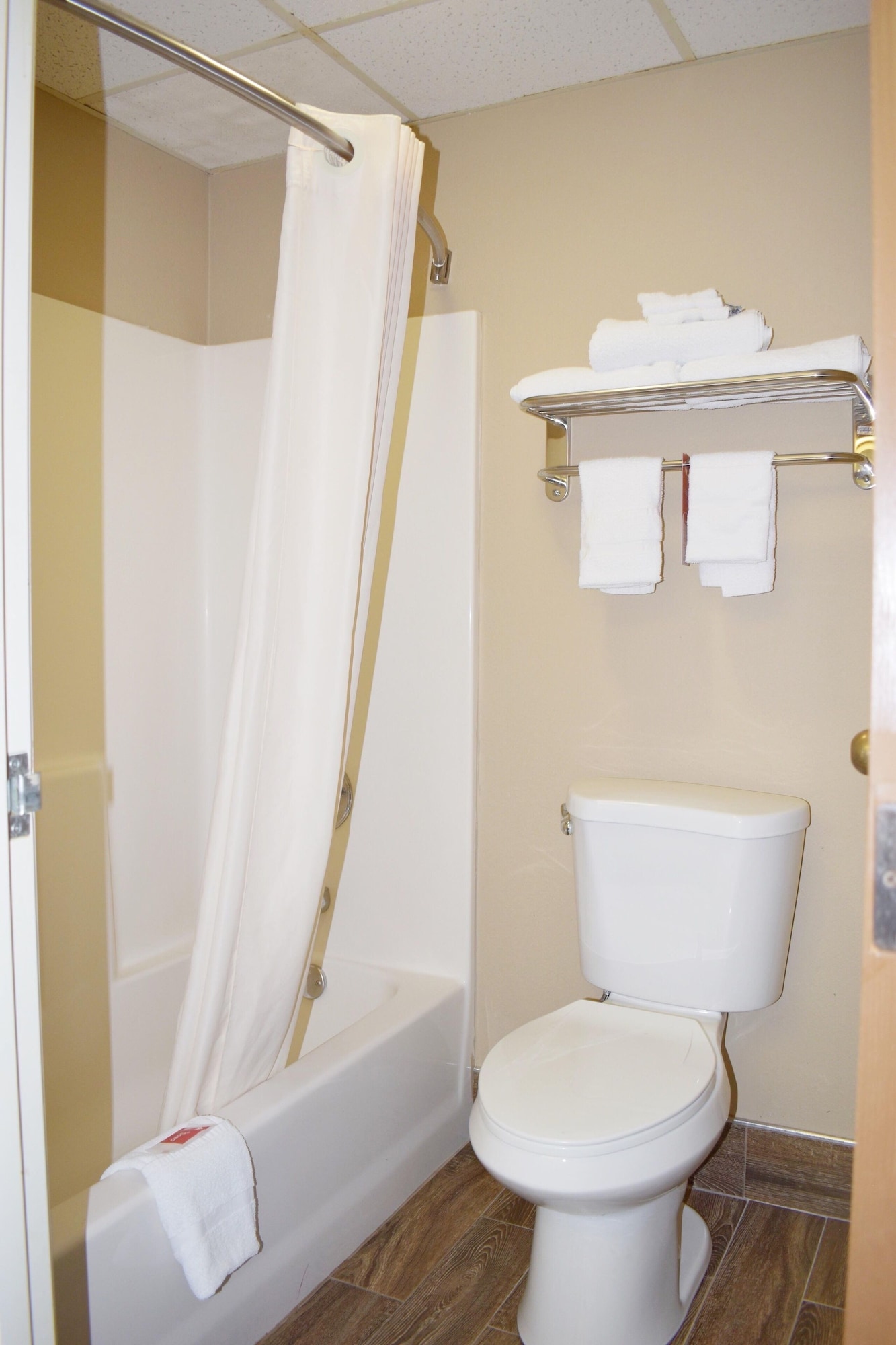 غرفة قياسية بسريرين كوين، Econo Lodge Shelbyville KY 2/3