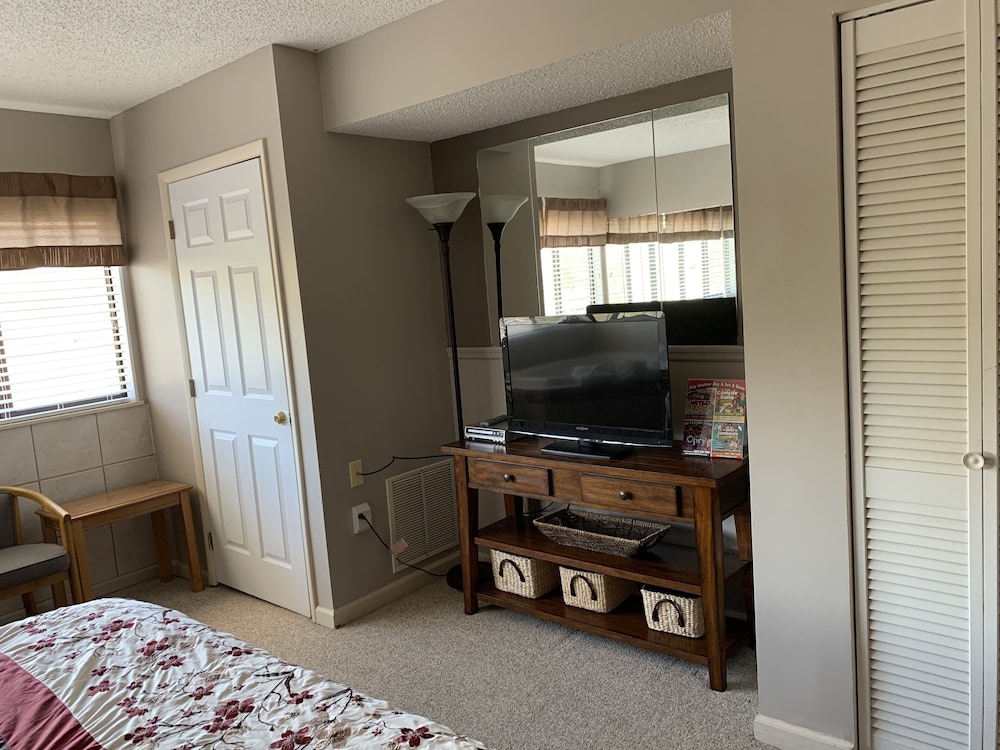 Laurel Inn Condominium 21/50