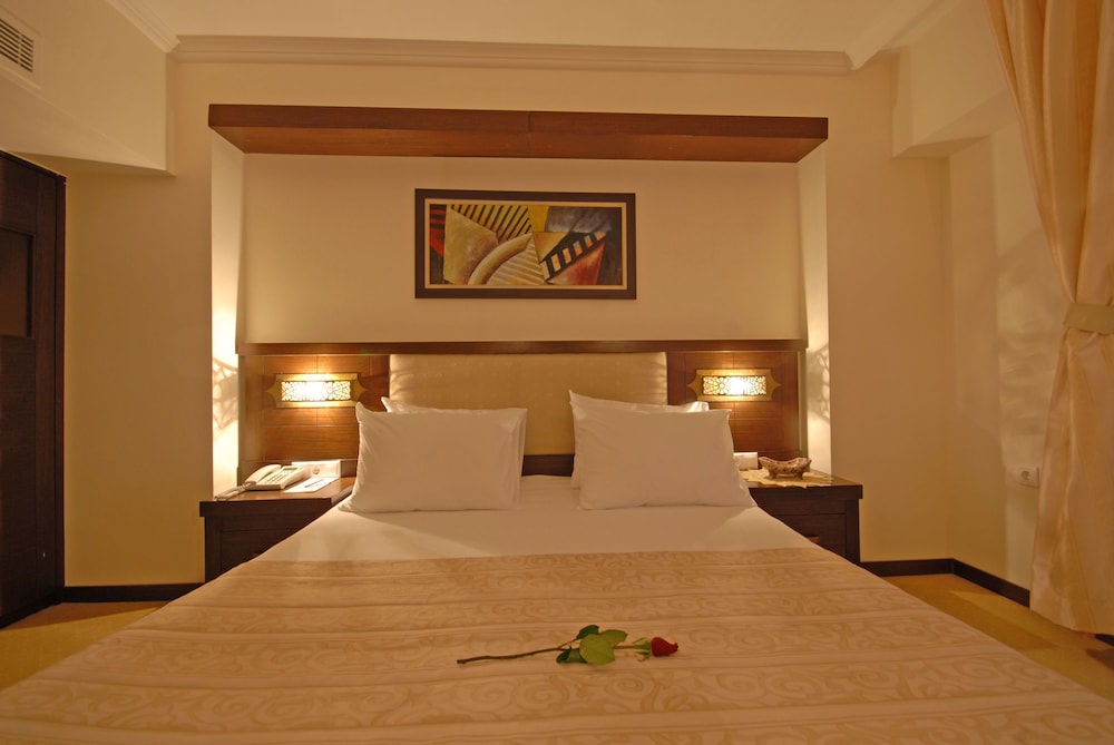 Tourist Hotel 7/63