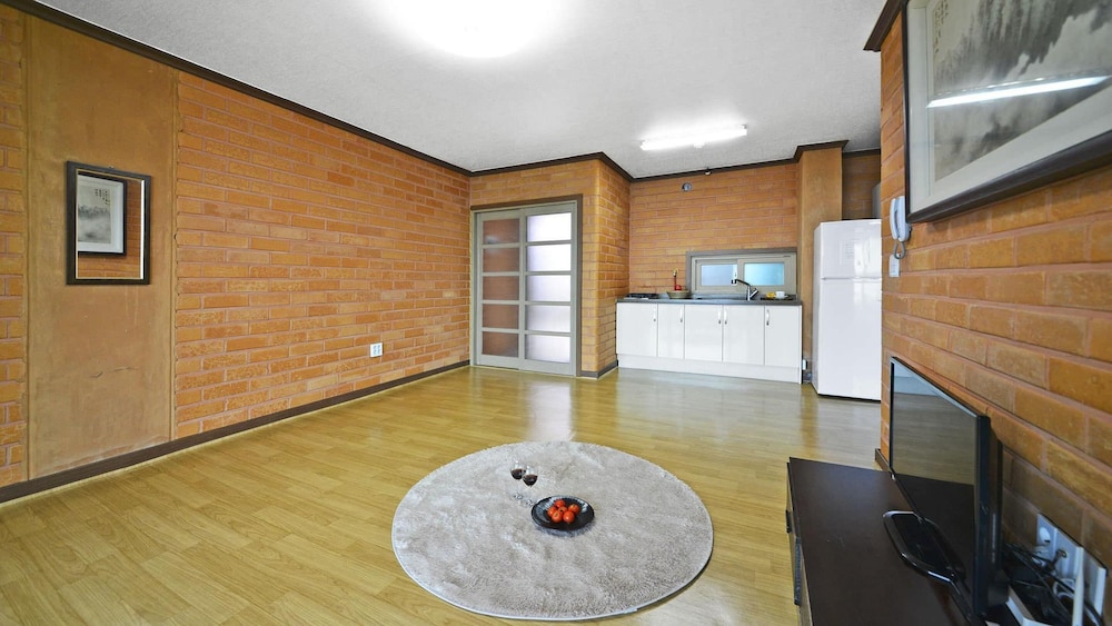 Yeosu Hwangto Pension 27/50