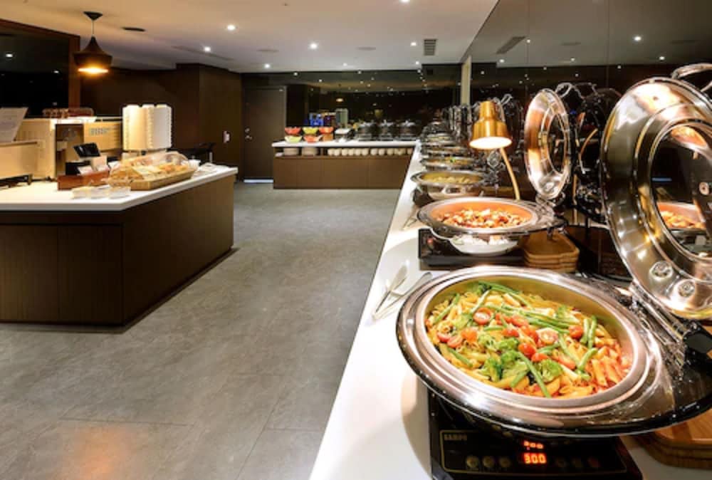 Aeris International Hotel photo2