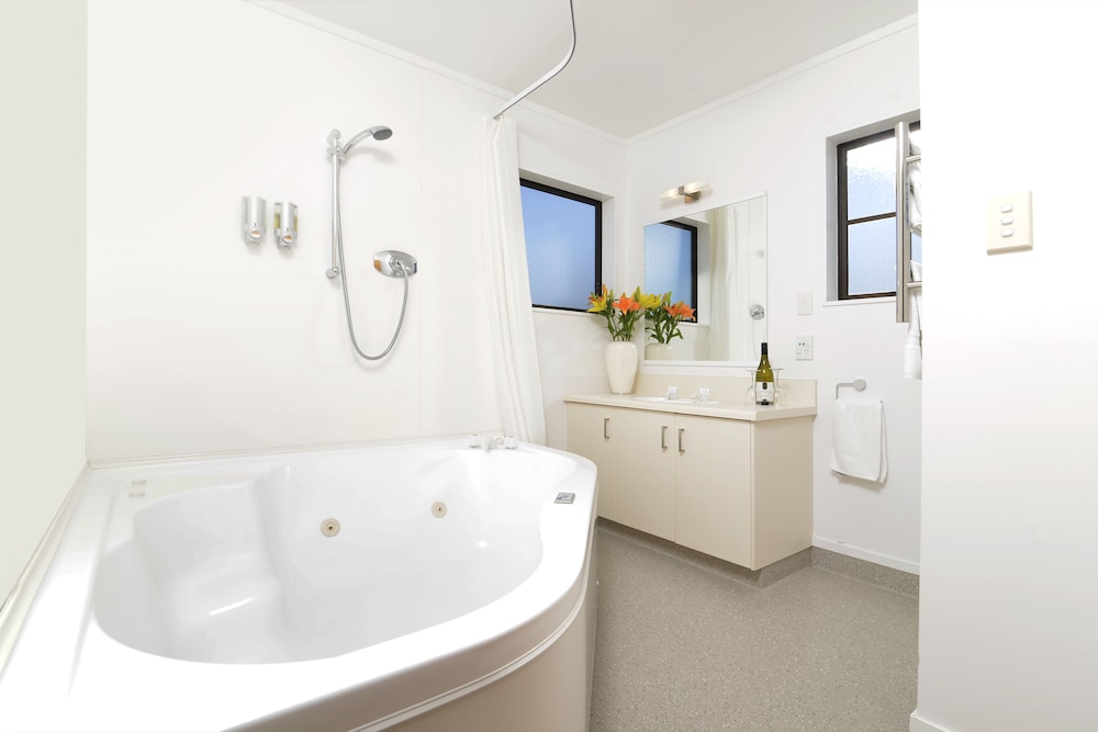 Knightsbridge Court Motor Lodge 22/37
