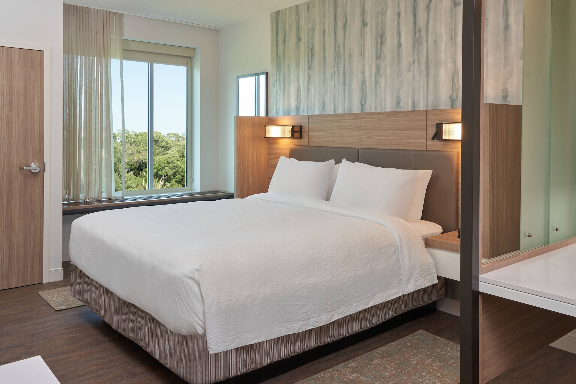 SUITE, KING BED