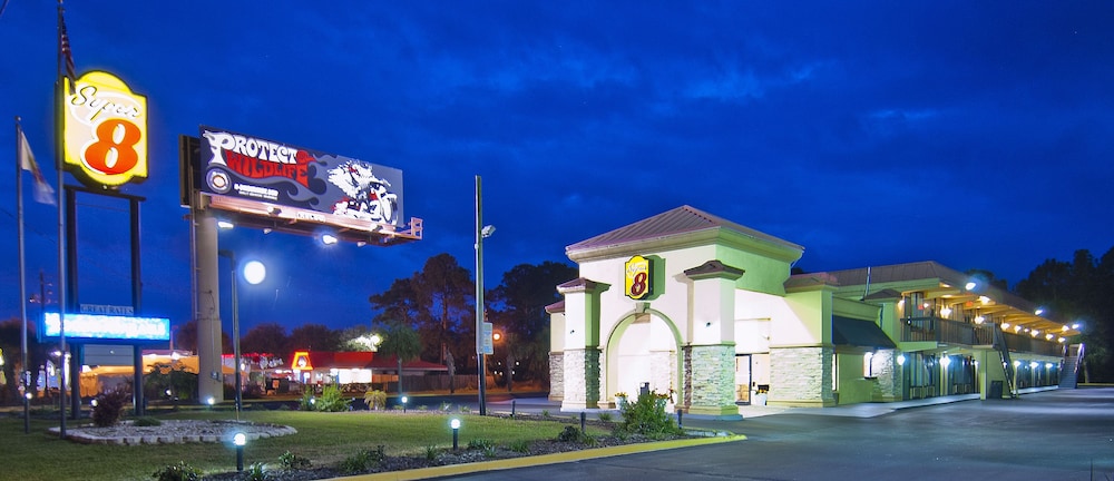 Super 8 by Wyndham Ormond Beach 5/31
