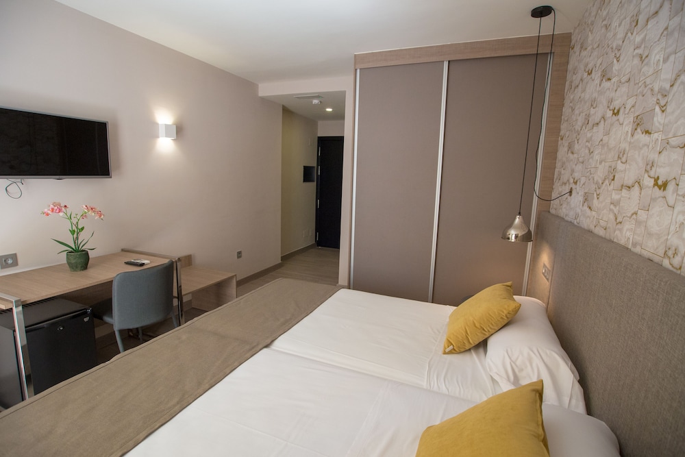 ROOM, SINGLE, DOUBLE BED, BALCONY