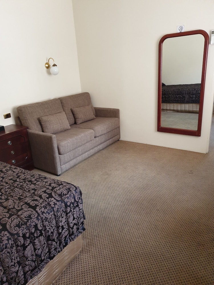 AUSTRALIAN HERITAGE MOTOR INN 28/33