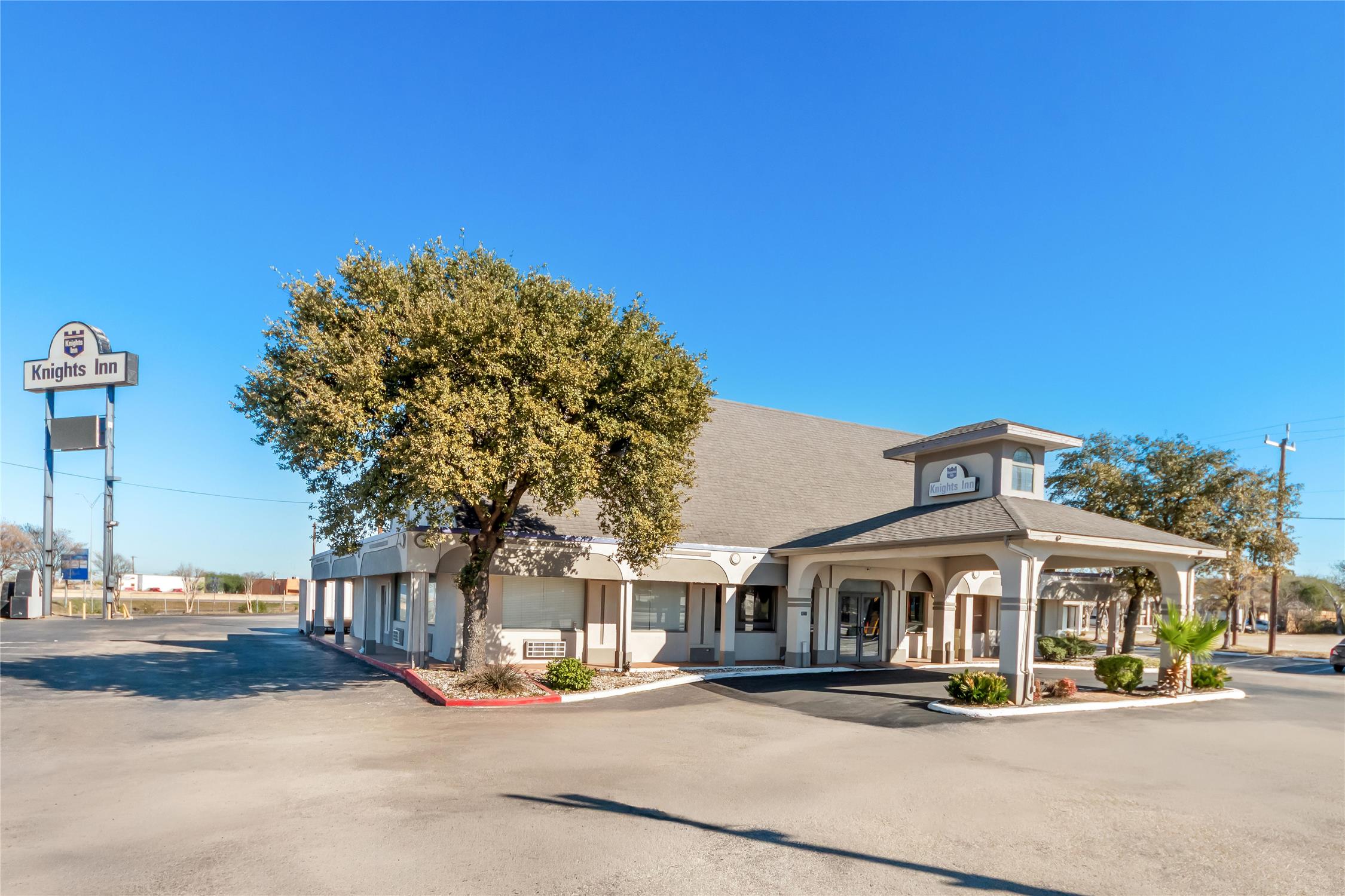 Knights Inn San Antonio near Frost Bank Center 33/35