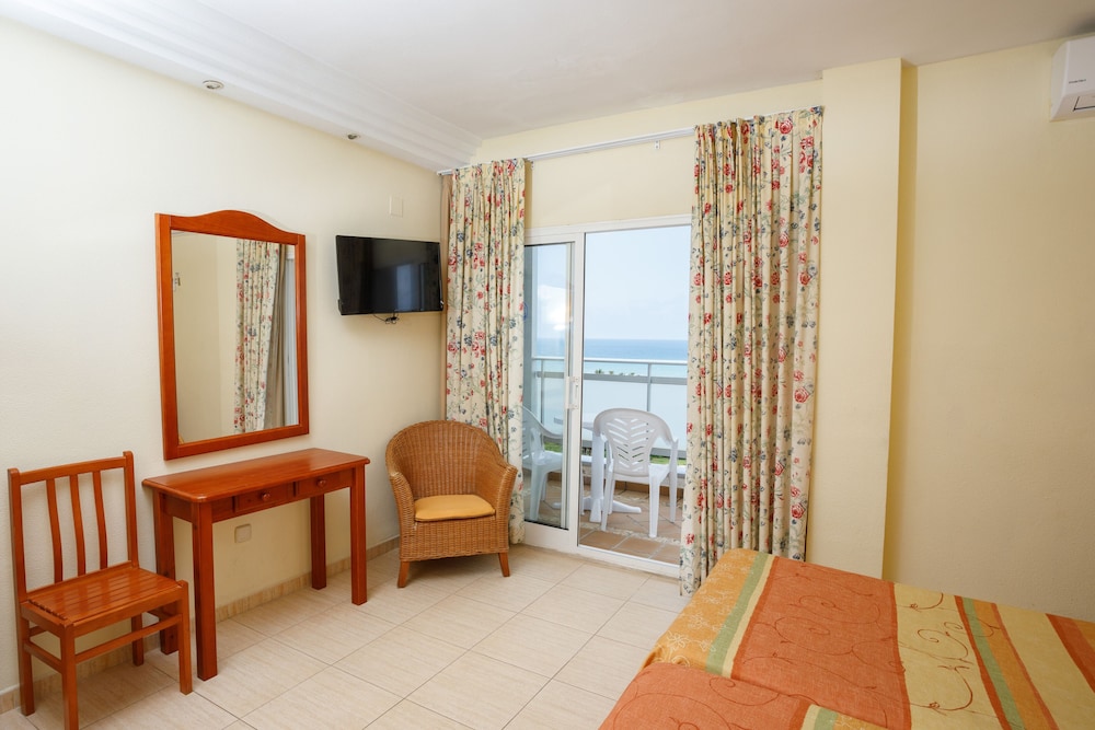 Tres Anclas Apts 23/50