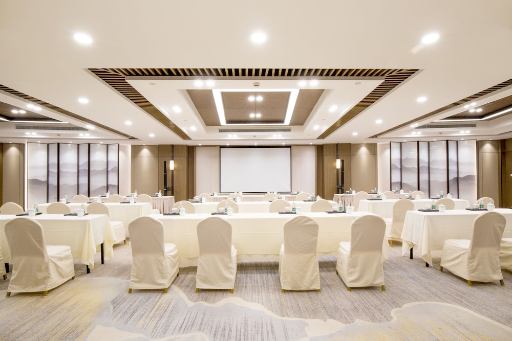 Jin Jiang Pine City Hotel 40/50