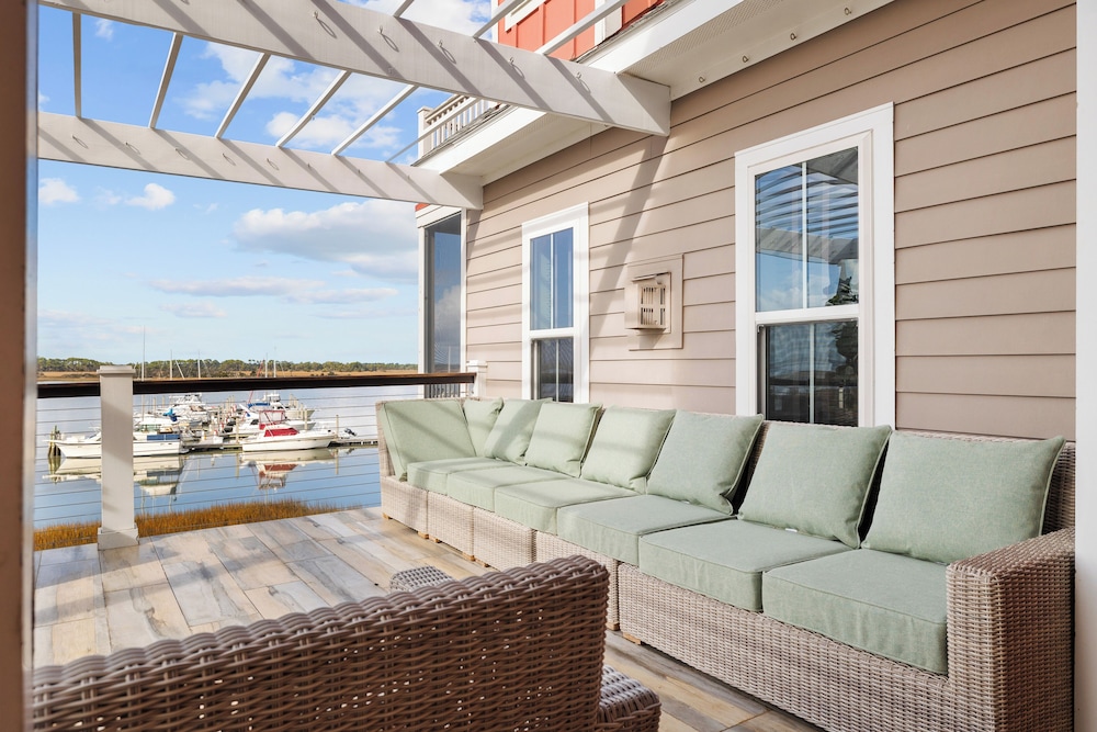 Regatta Inn 35/64