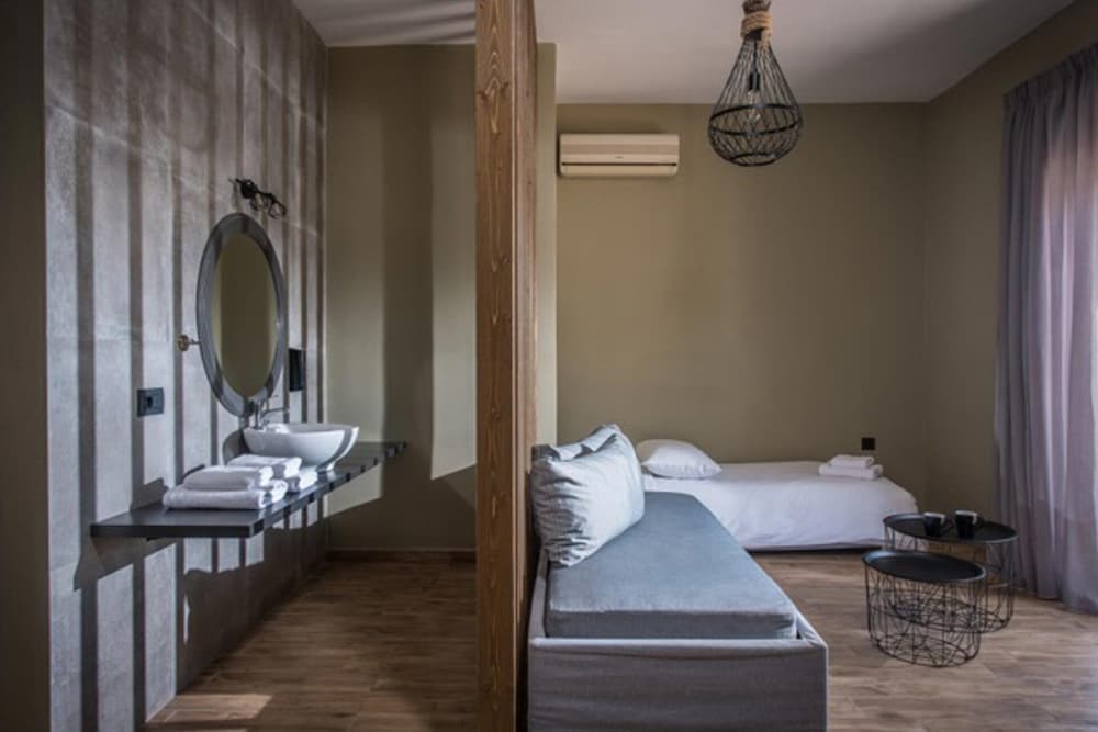 Petousis Hotel & Suites 10/50