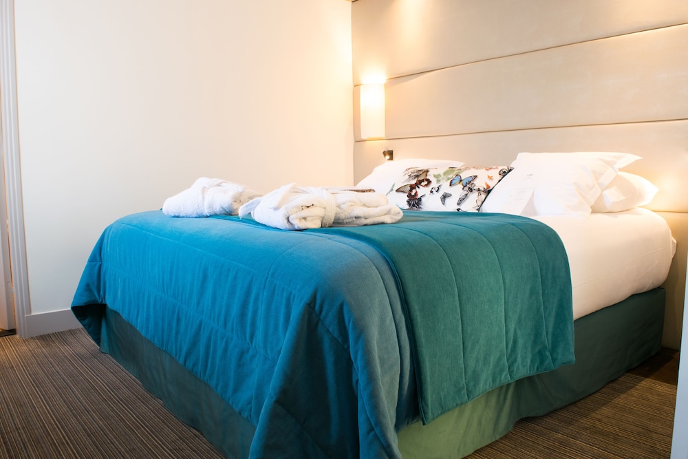 جناح جونيور بسرير مزدوج، Paris Neuilly Hotel 4/8