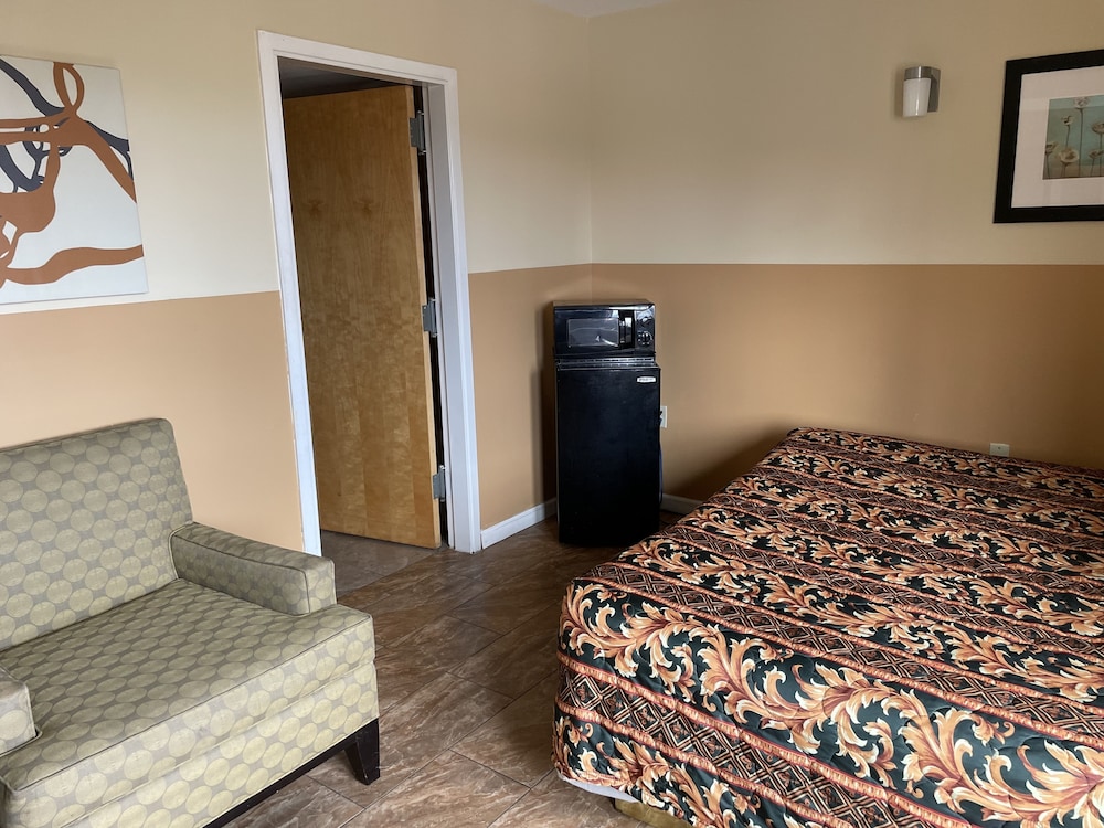 Deluxe, King and Queen Bed