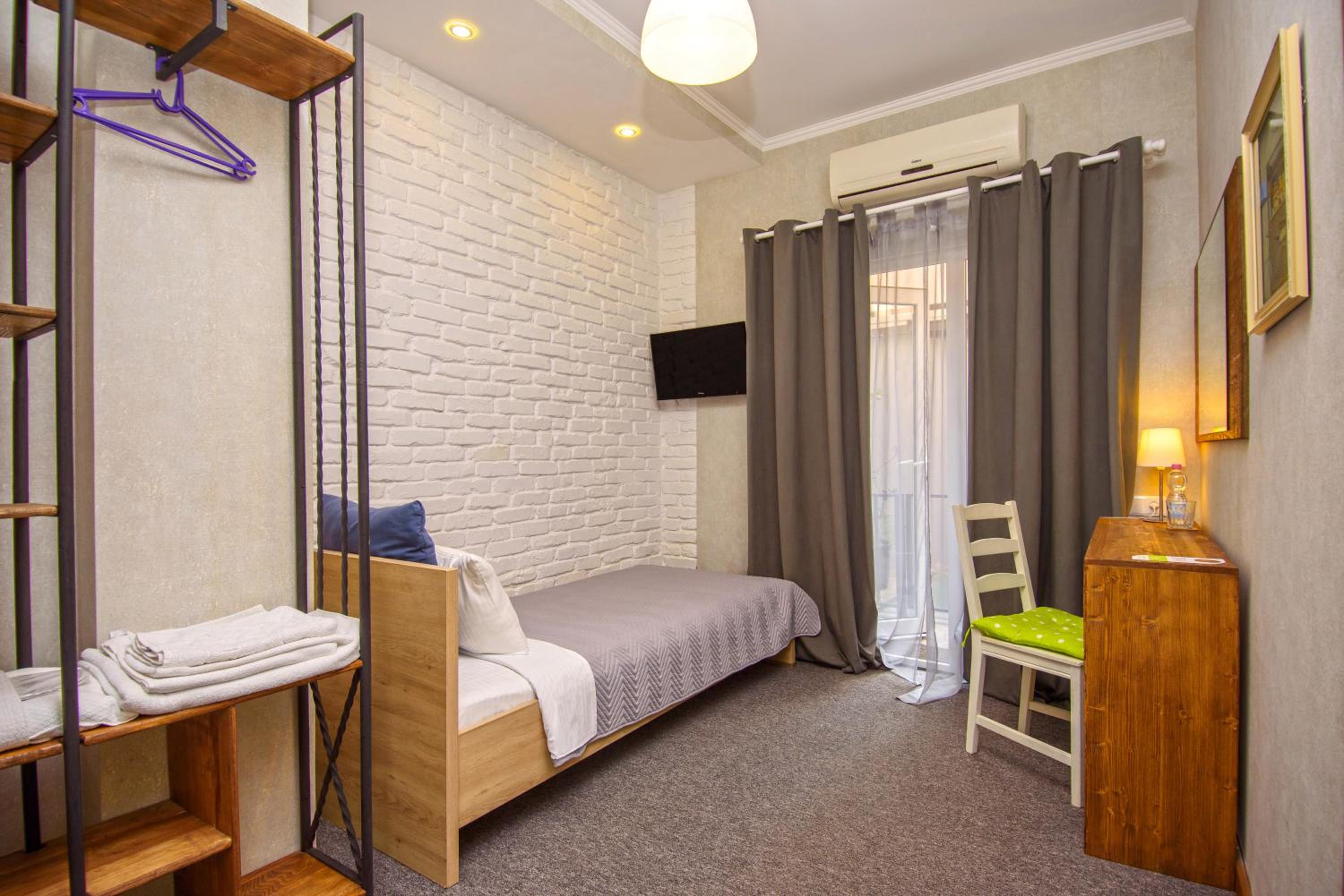 Room, Single