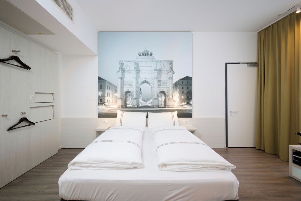 Room at Premier Inn München City West, MUNICH