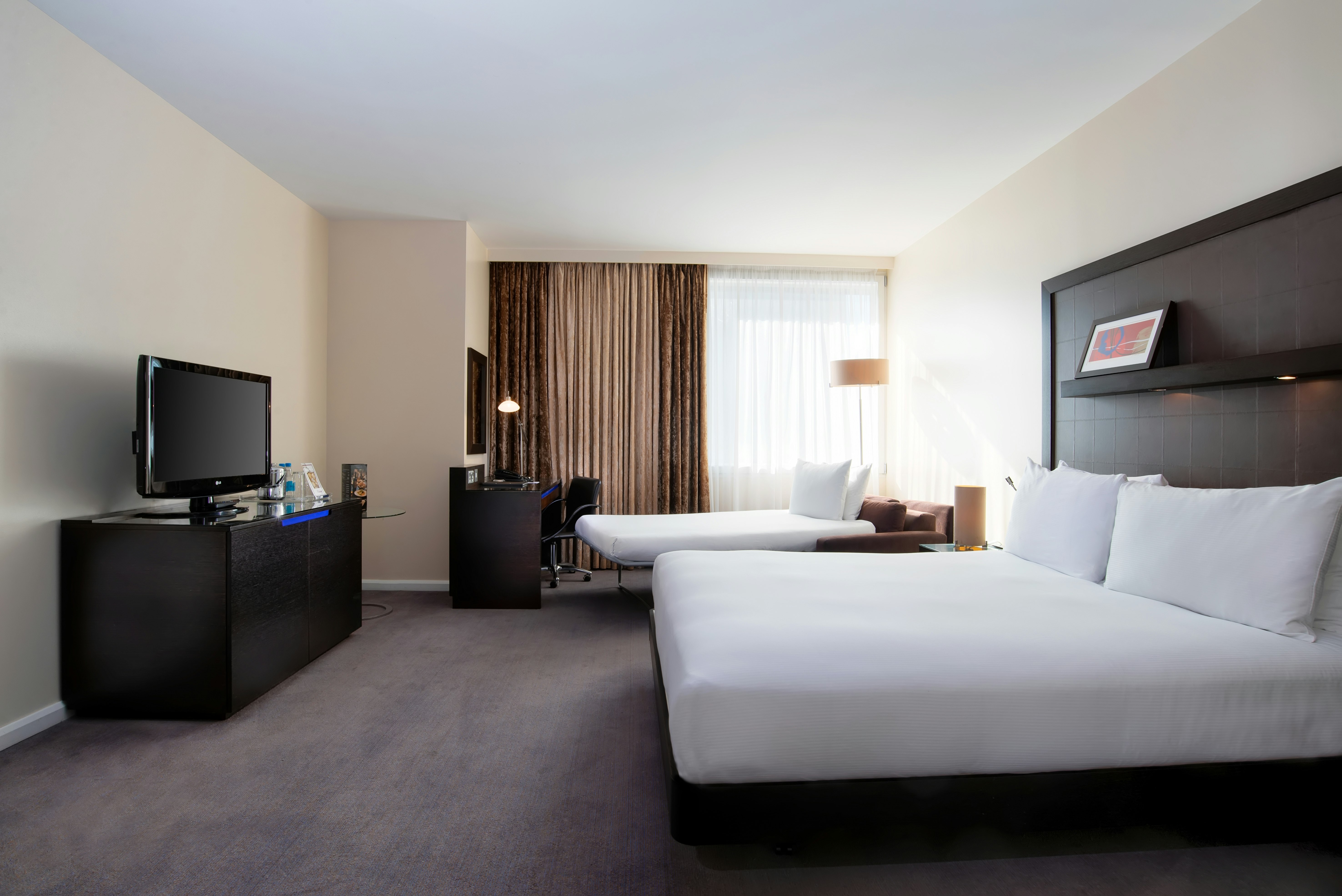 غرفة بسرير كوين مع سرير إضافي، Hilton London Canary Wharf 5/8