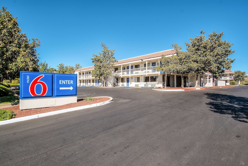 Motel6 Redding, CA - South 25/36