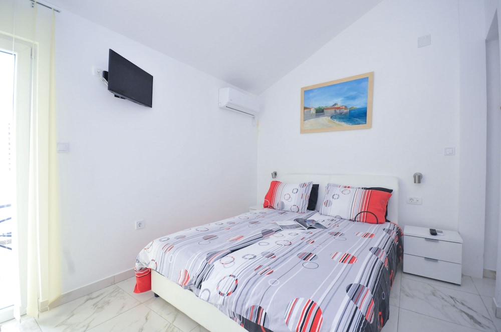 COMFORT, QUEEN BED, SEA VIEW